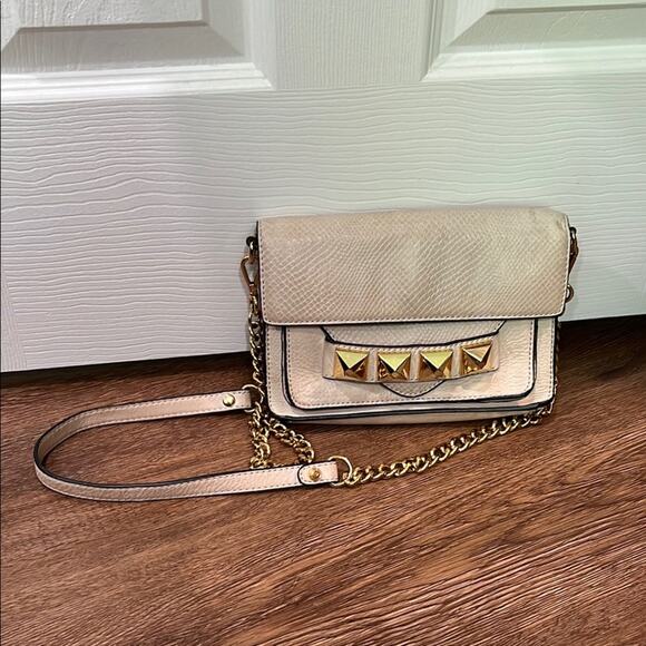 Elegant Linea Pelle Cream and Gold Chain Crossbody Bag - Picture 2 of 14
